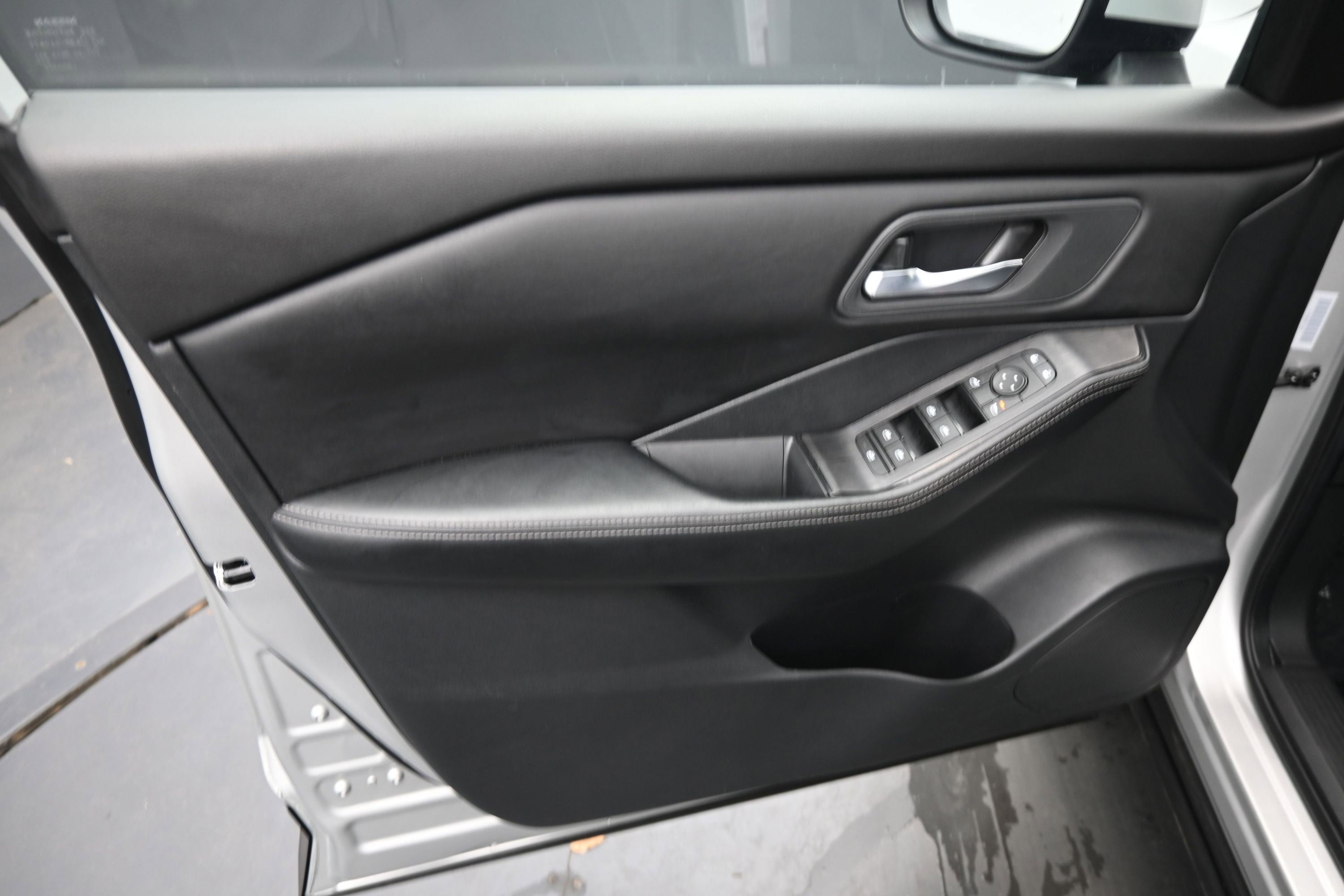 Certified 2024 Nissan Rogue SV AWD/4WD image 11