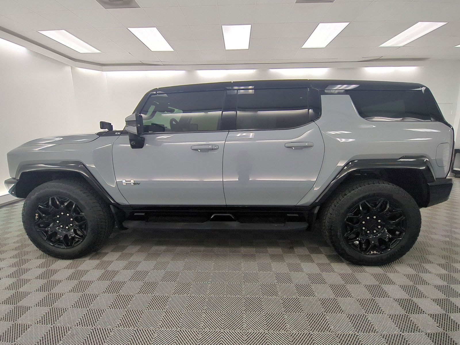 Used 2024 GMC Hummer EV 2X w/ LPO, Illumination Package image 2