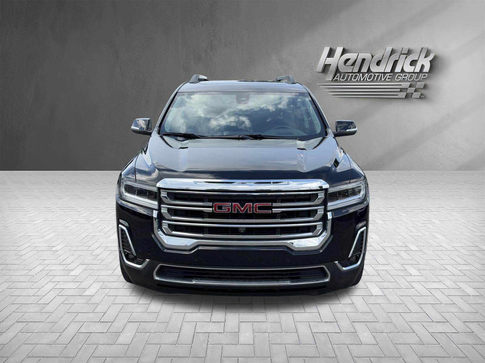 Used 2023 GMC Acadia SLT w/ Technology Package AWD/4WD image 3