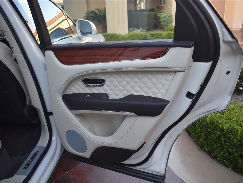 Used 2021 Bentley Bentayga AWD/4WD image 11