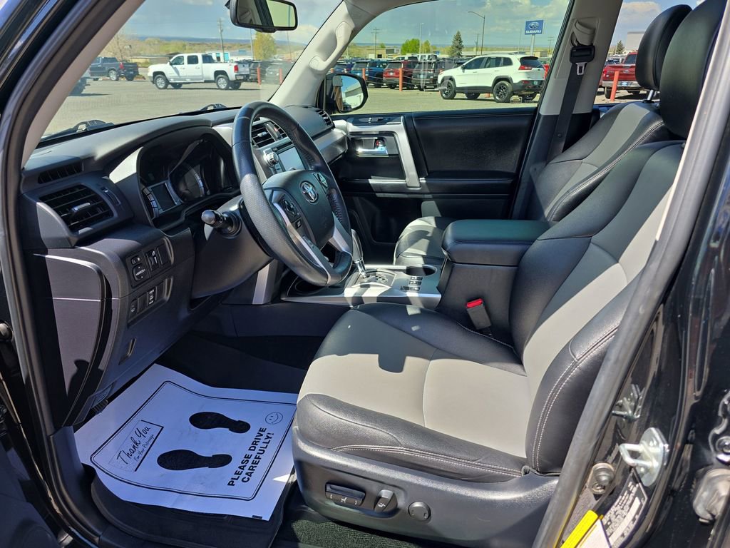Used 2015 Toyota 4Runner SR5 Premium image 9