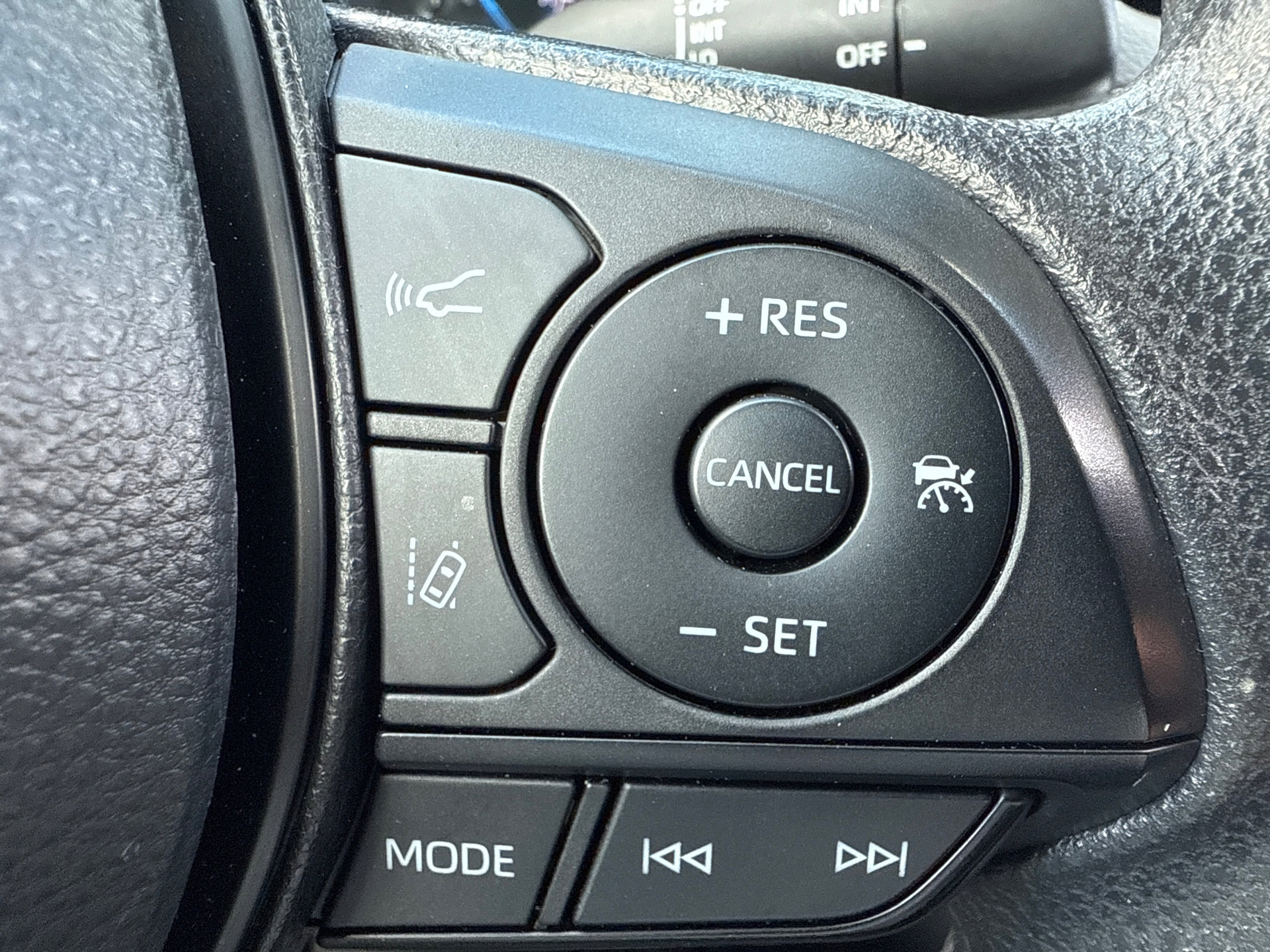 Used 2015 Toyota RAV4 XLE image 28