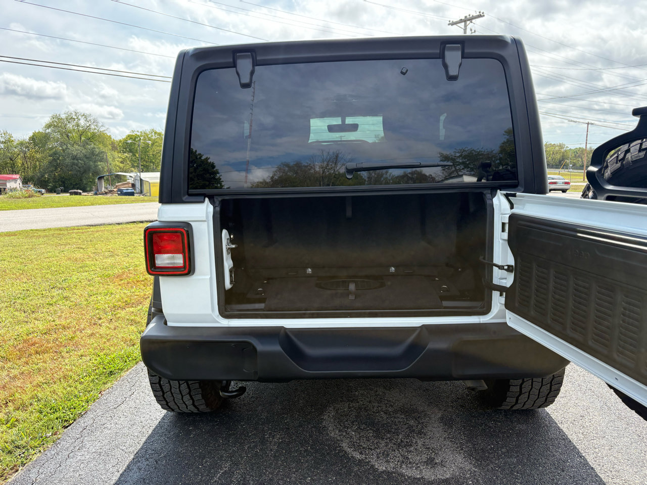 Used 2022 Jeep Wrangler Sport image 4