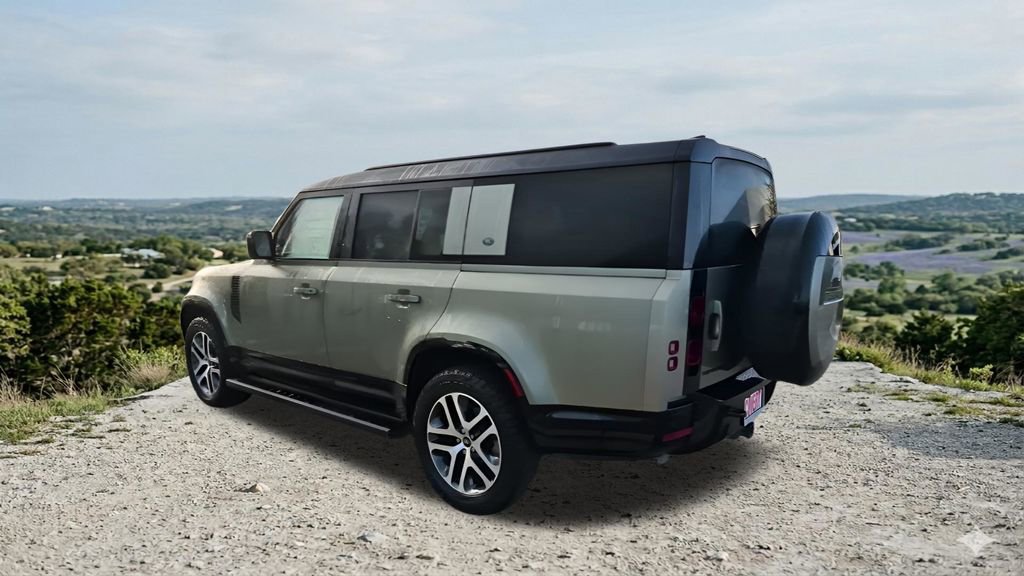 Used 2024 Land Rover Defender 130 X-Dynamic SE image 8