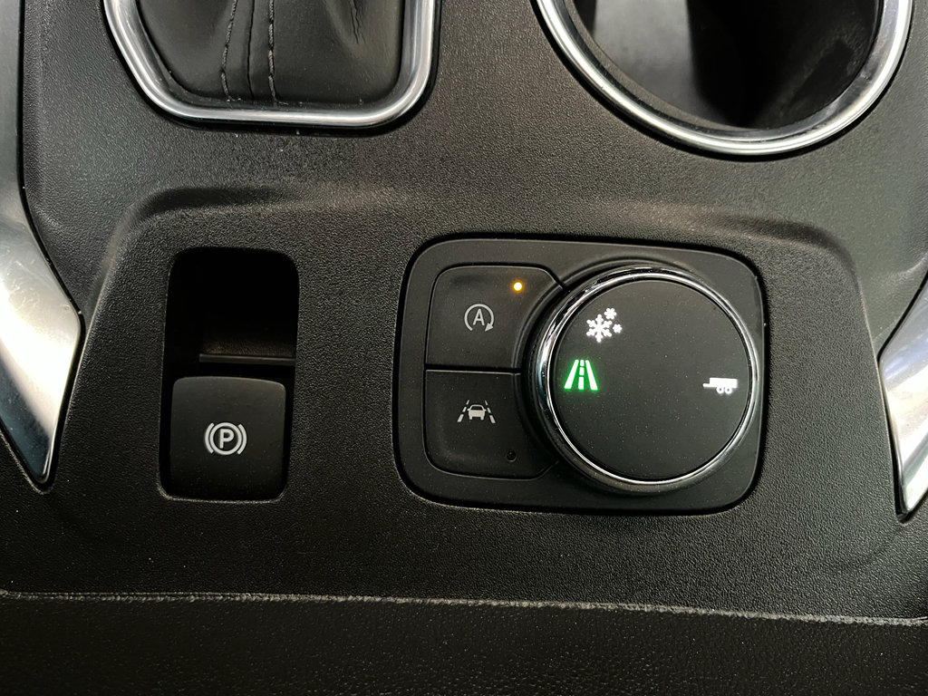 Used 2023 Chevrolet Traverse Premier w/ Redline Edition image 26