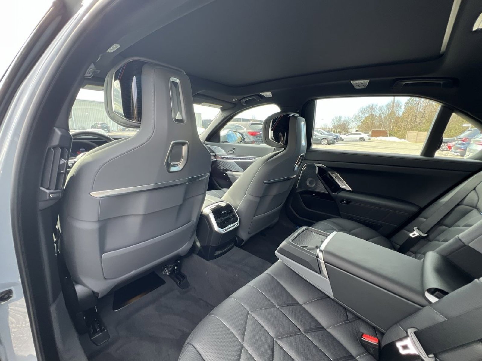 New 2026 BMW 760i xDrive w/ Executive Package image 23