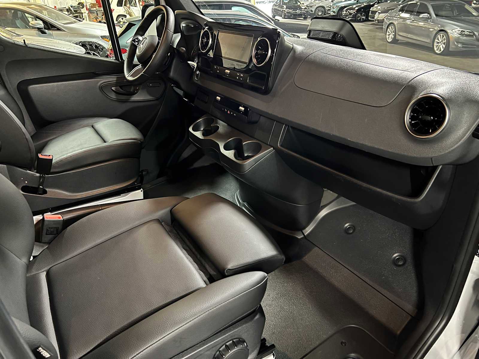 Used 2025 Mercedes-Benz Sprinter 2500 image 11
