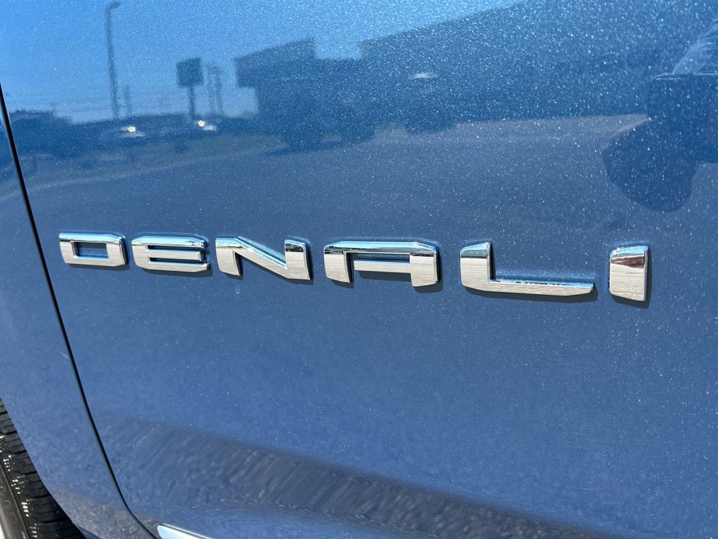 New 2026 GMC Yukon Denali image 9