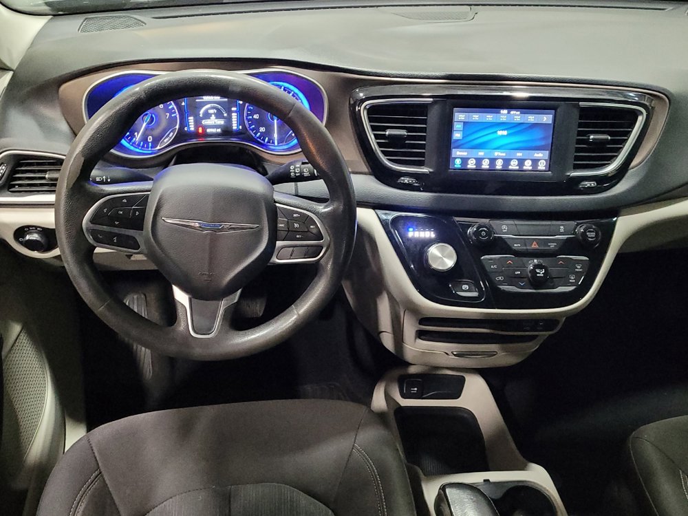 Used 2020 Chrysler Voyager L FWD image 22