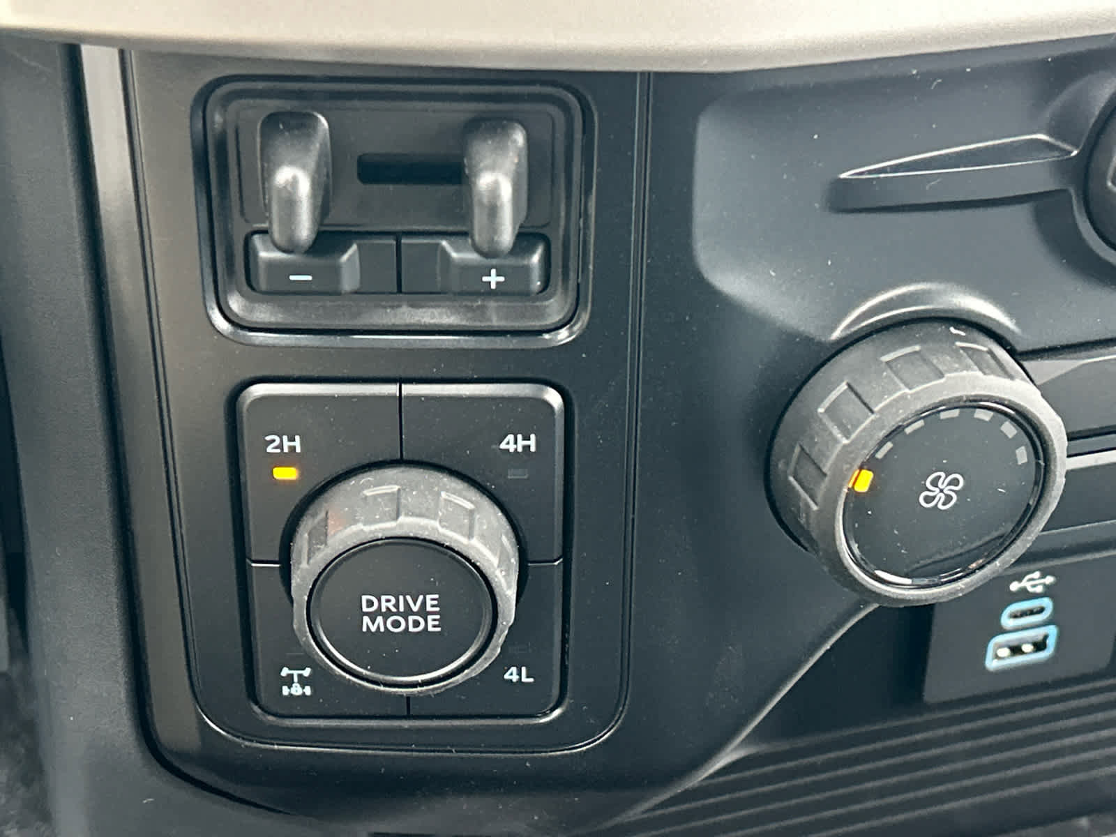 New 2026 Ford F250 XL w/ XL Chrome Package image 37