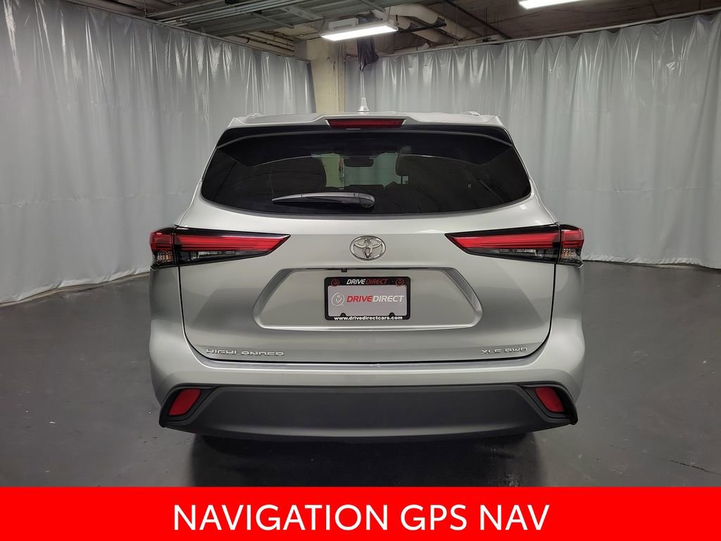 Used 2023 Toyota Highlander XLE AWD/4WD image 7