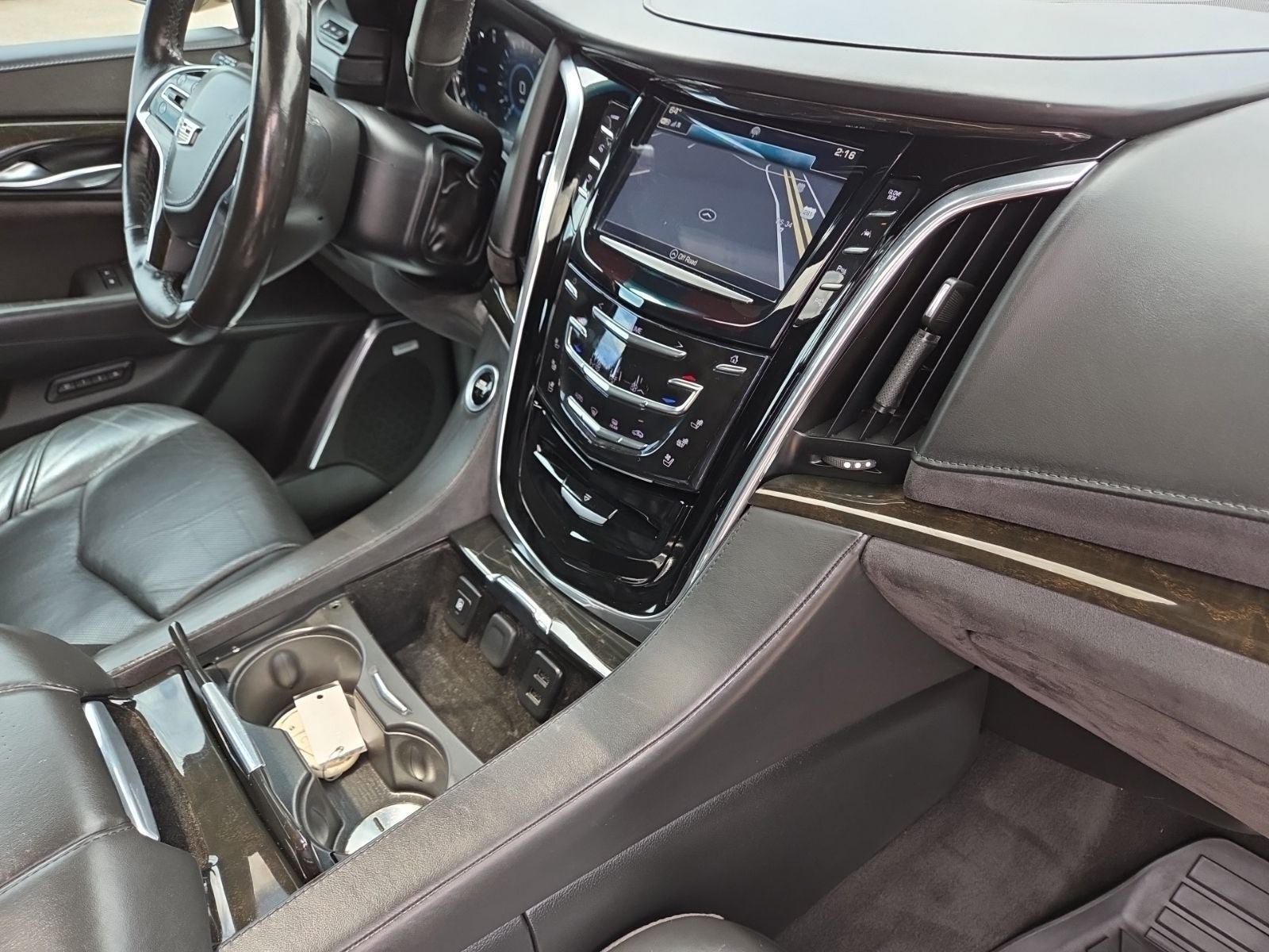 Used 2017 Cadillac Escalade Platinum AWD/4WD image 34