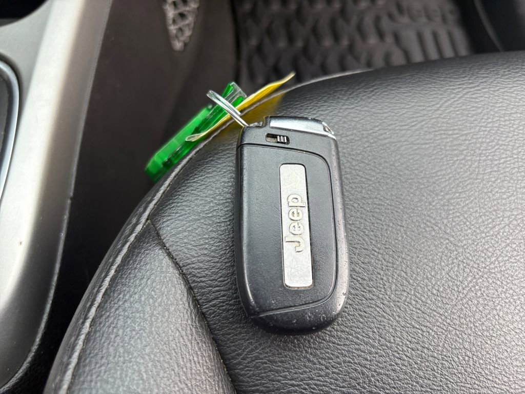 Used 2021 Jeep Compass Latitude image 29