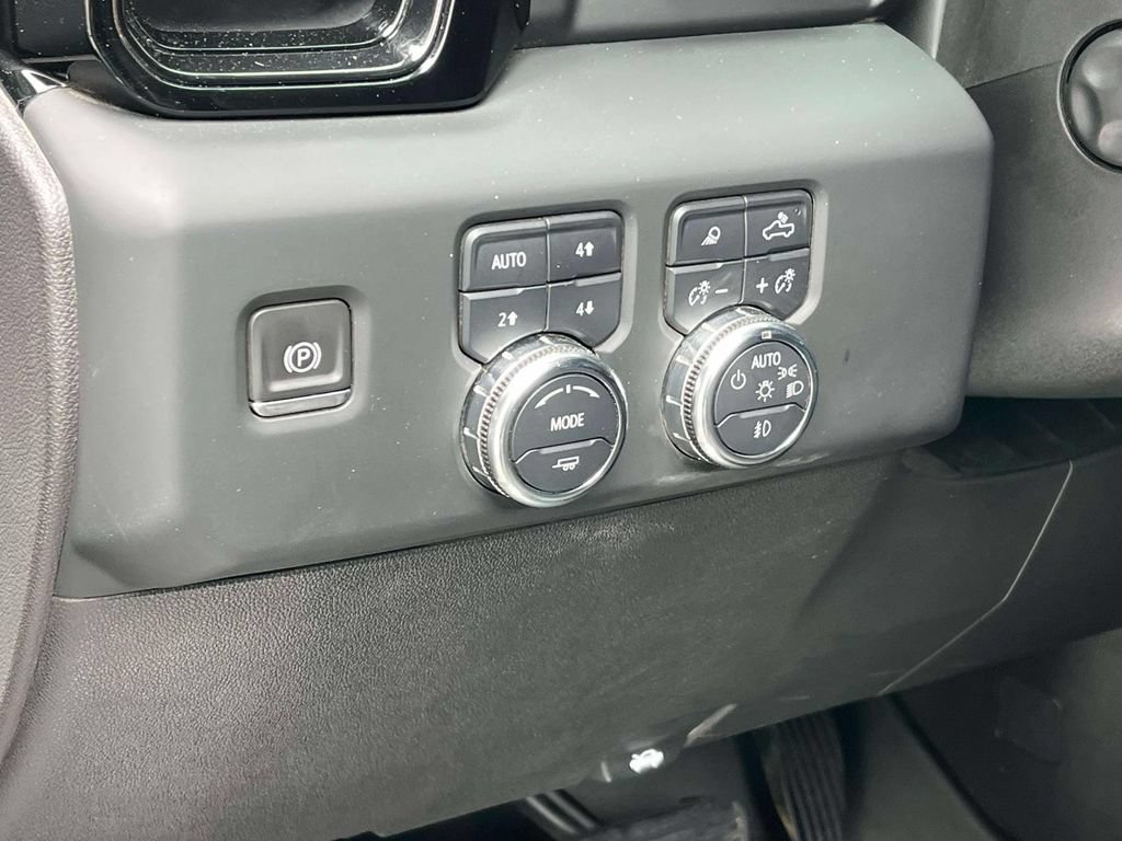 Used 2024 GMC Sierra 1500 AT4 w/ Technology Package AWD/4WD image 30