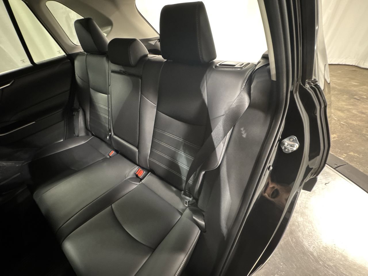 Used 2025 Toyota RAV4 XLE Premium image 30