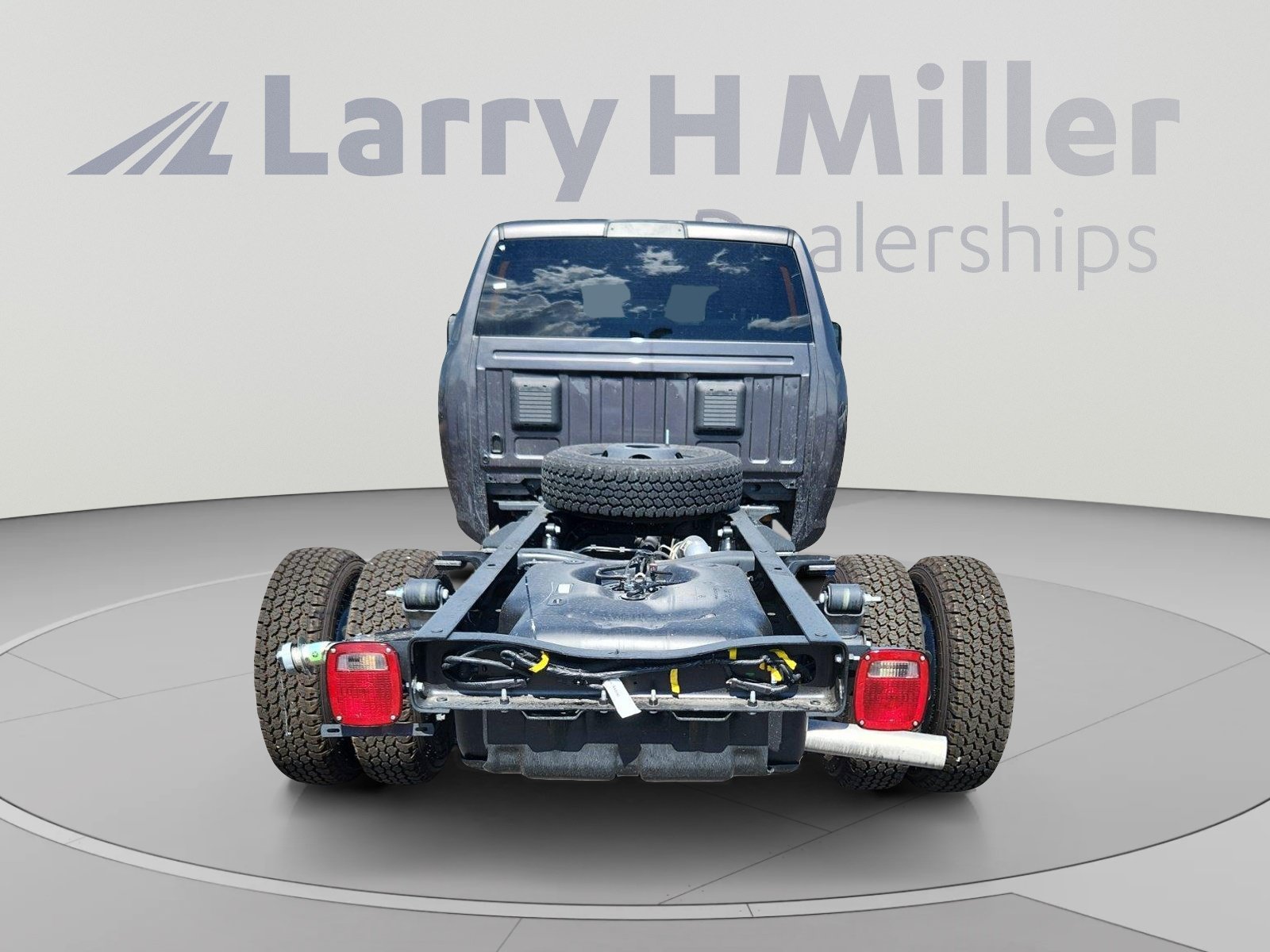 New 2025 RAM 3500 Tradesman w/ Chrome Appearance Group AWD/4WD image 5