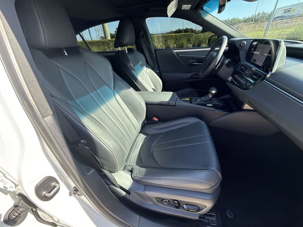 Used 2024 Lexus ES 350 F Sport w/ Accessory Package (Z2) FWD image 16