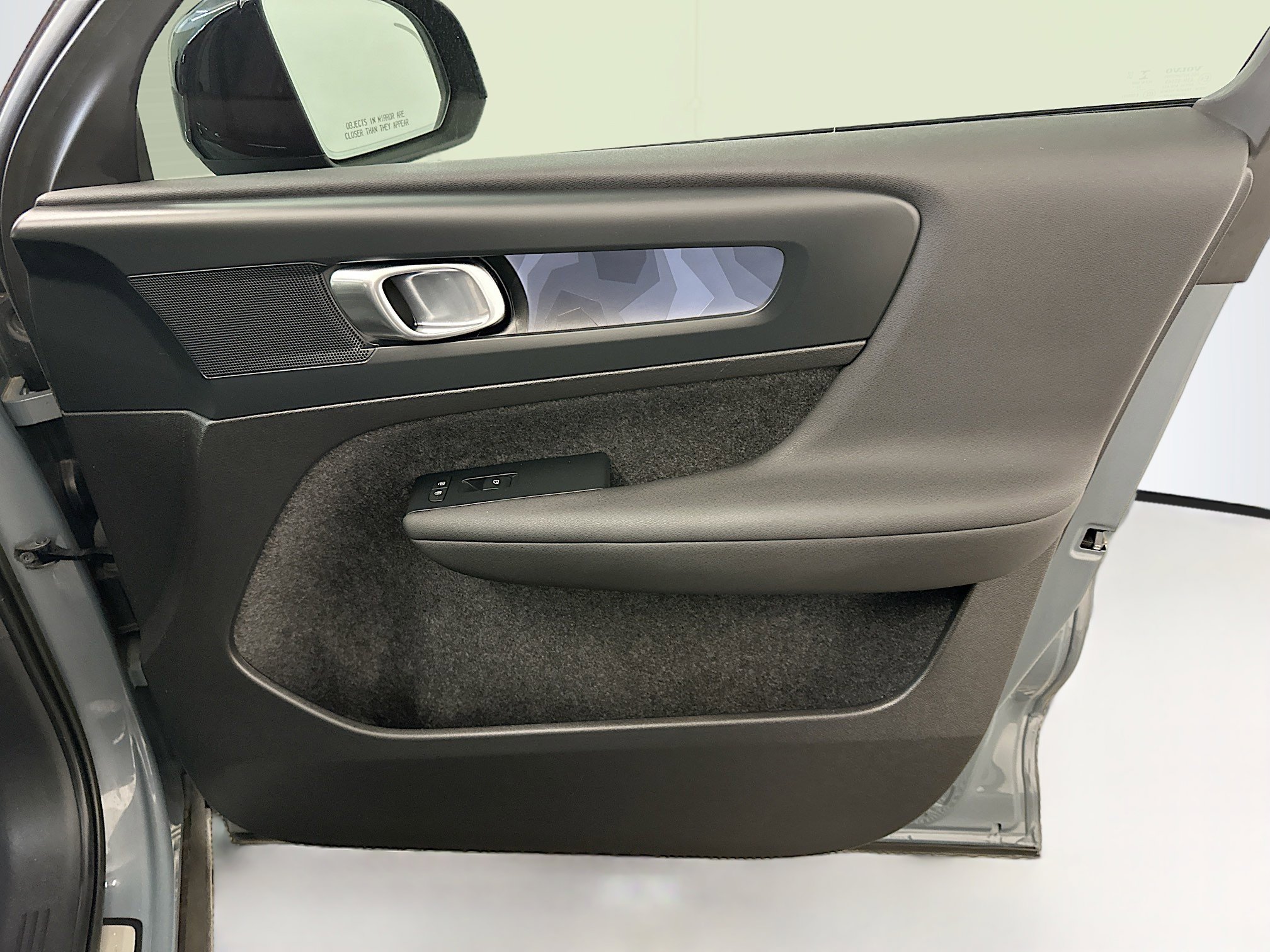 Used 2023 Volvo XC40 Recharge Plus image 35