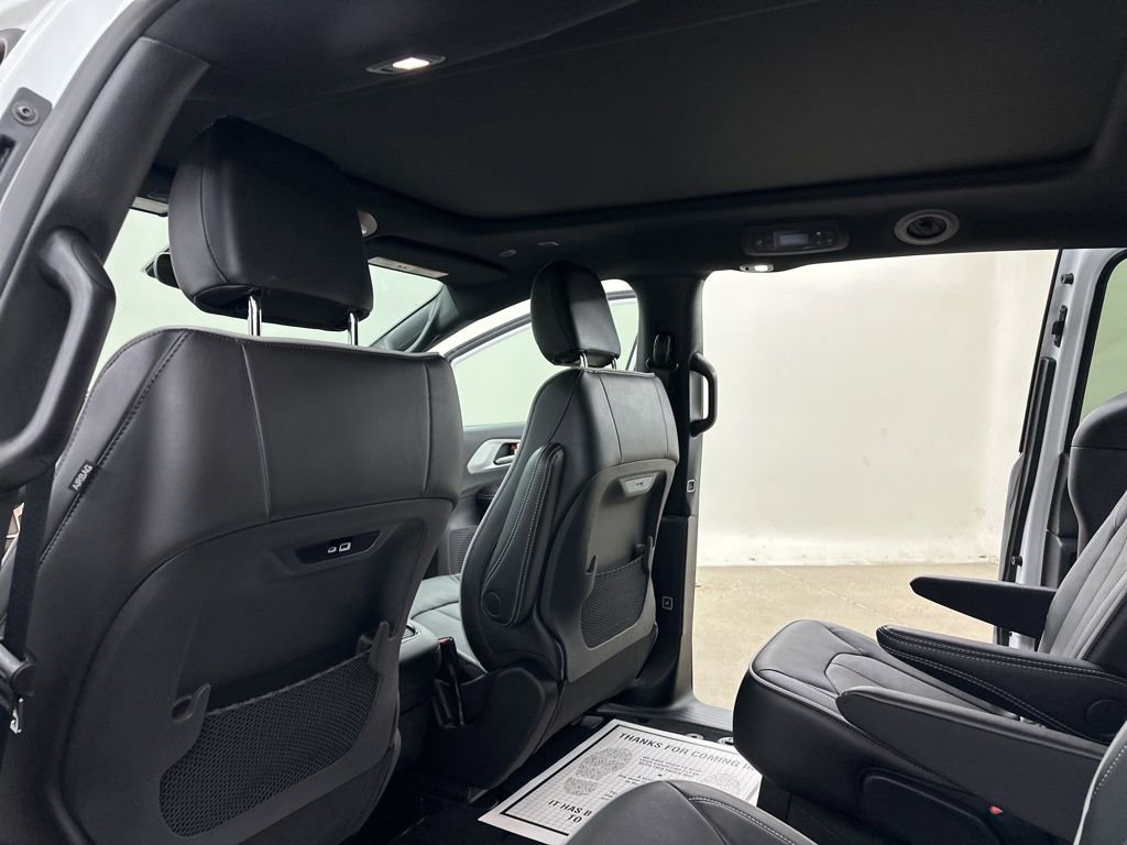 New 2026 Chrysler Pacifica Limited image 25