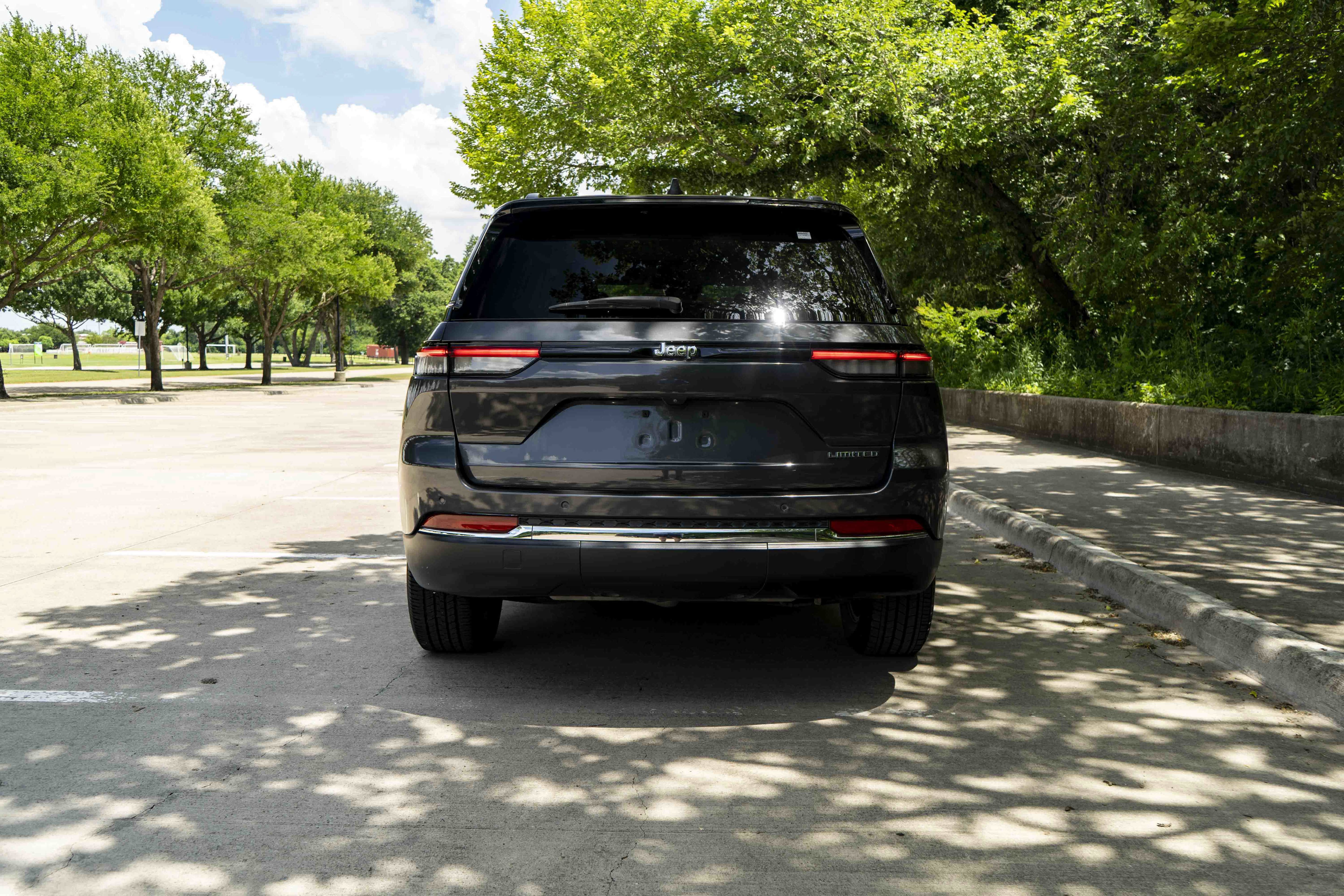 Used 2022 Jeep Grand Cherokee Limited RWD image 7