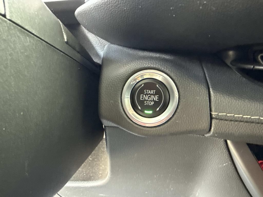 Used 2023 Buick Envision Essence FWD image 34