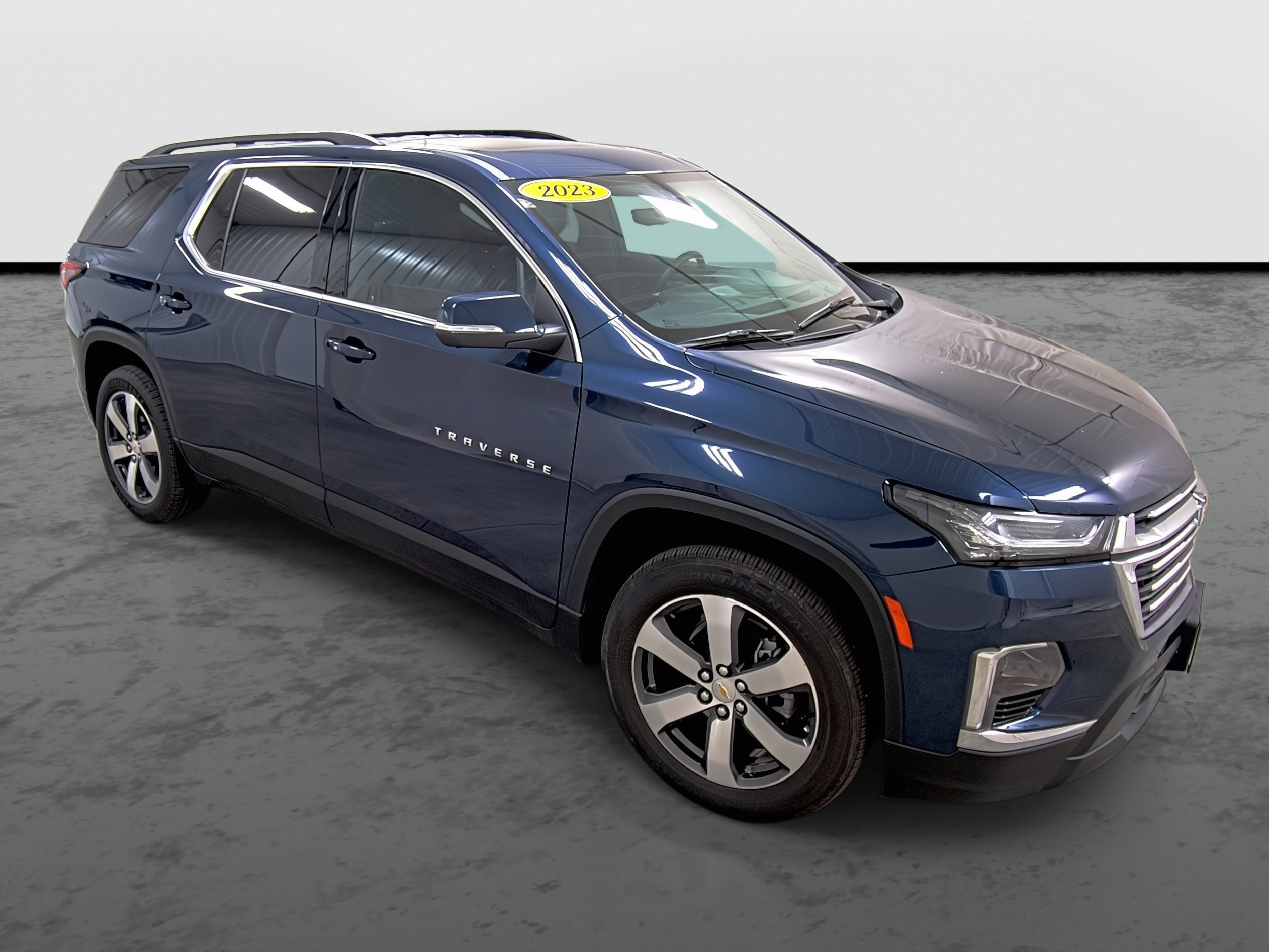 Used 2023 Chevrolet Traverse LT w/ LT Premium Package image 5