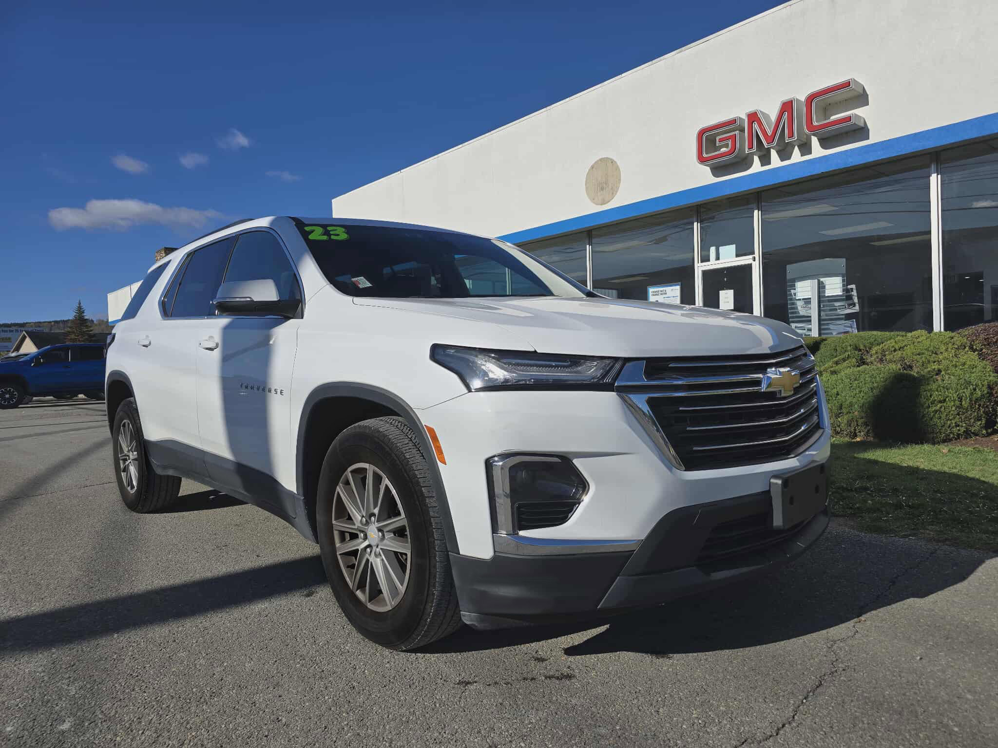 Used 2023 Chevrolet Traverse LT