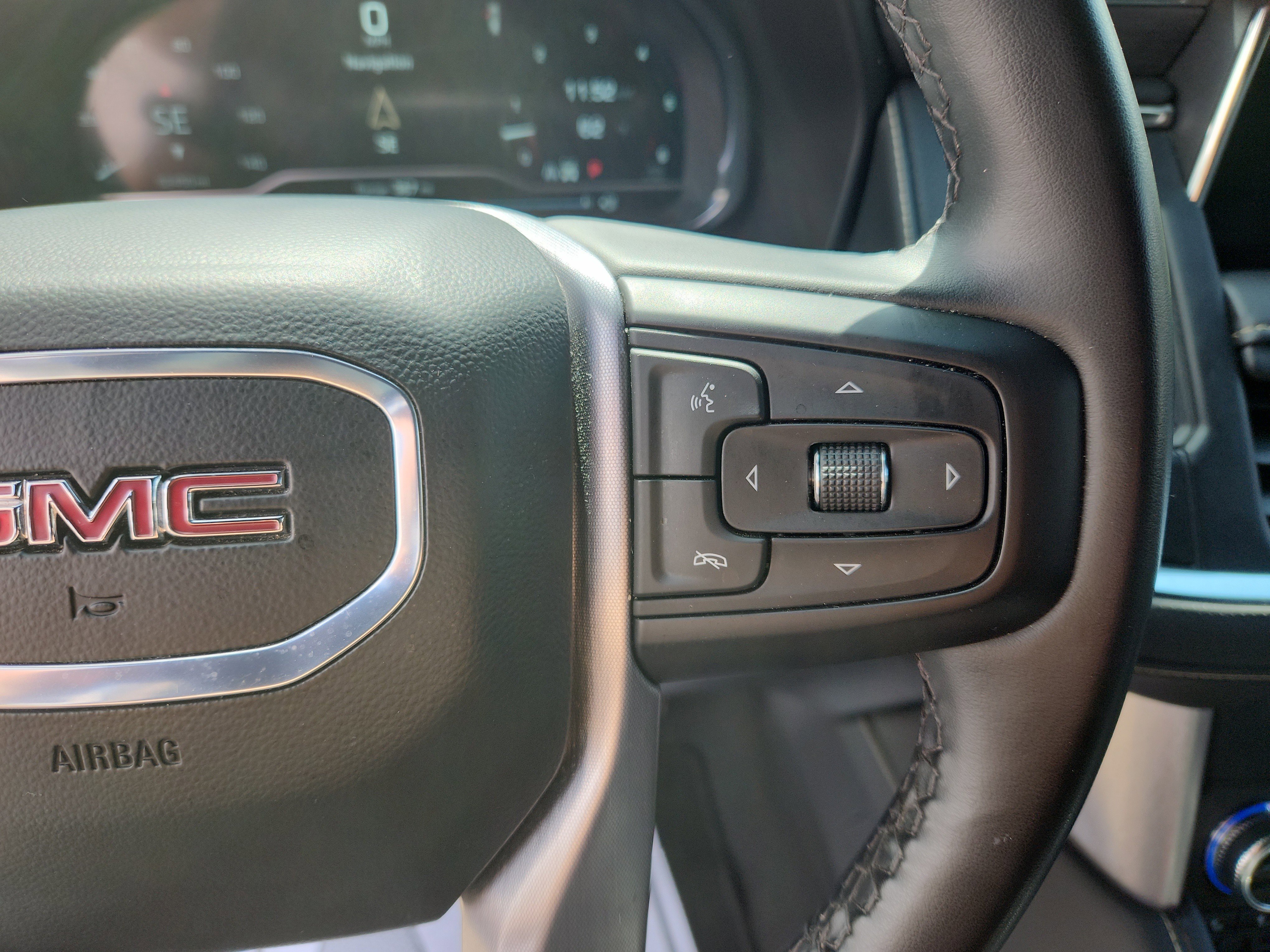 Used 2024 GMC Yukon SLT image 20