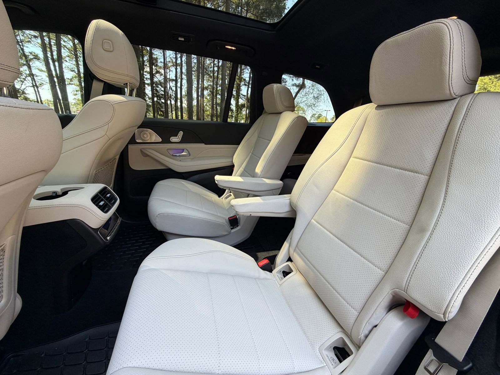Used 2024 Mercedes-Benz GLS 450 4MATIC image 14