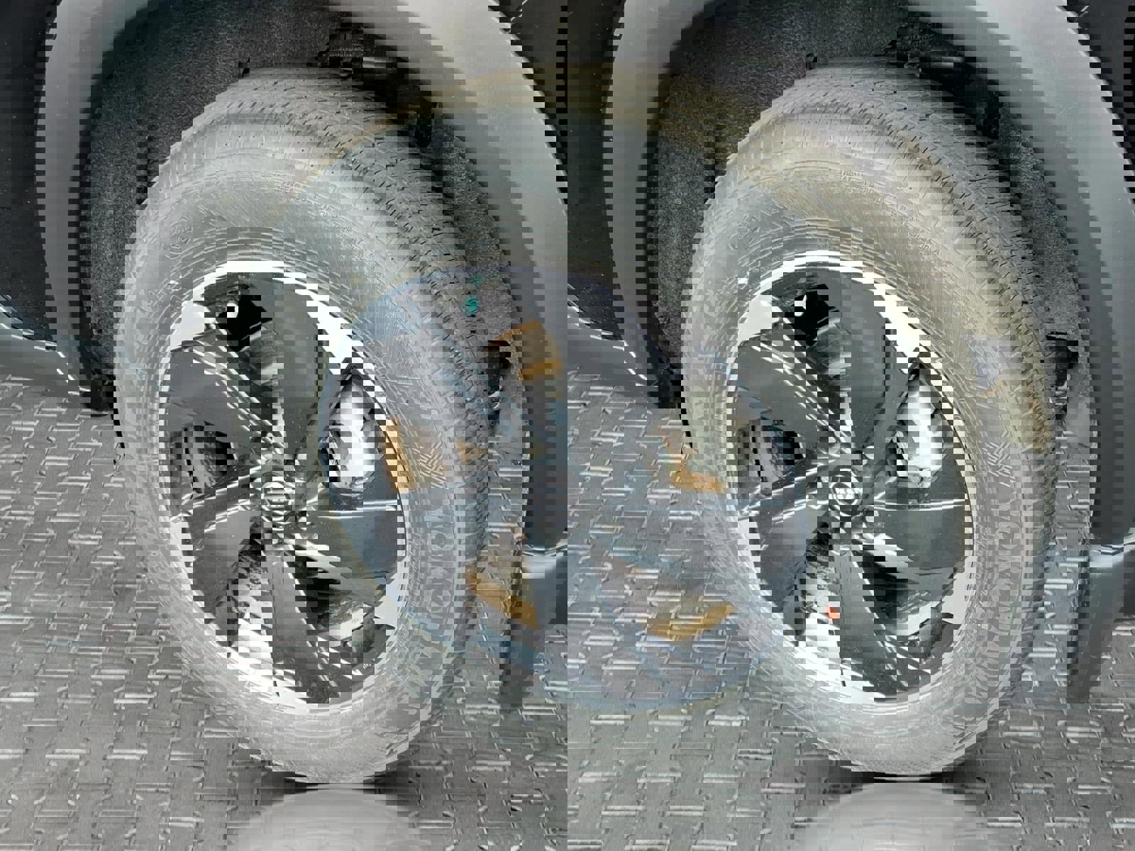 Used 2024 Nissan Rogue SV w/ SV Premium Package image 13