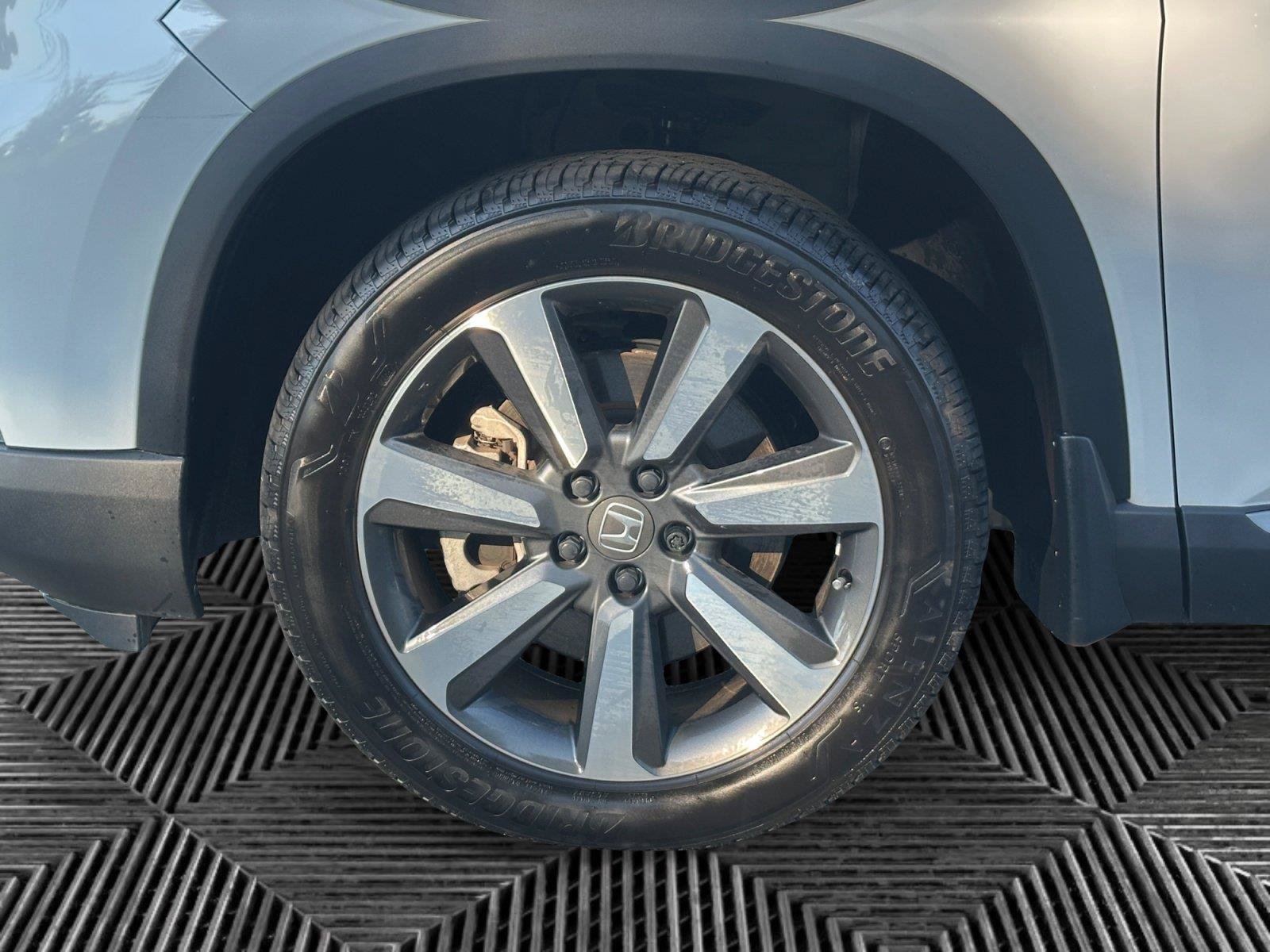 Used 2025 Honda Pilot Touring image 9
