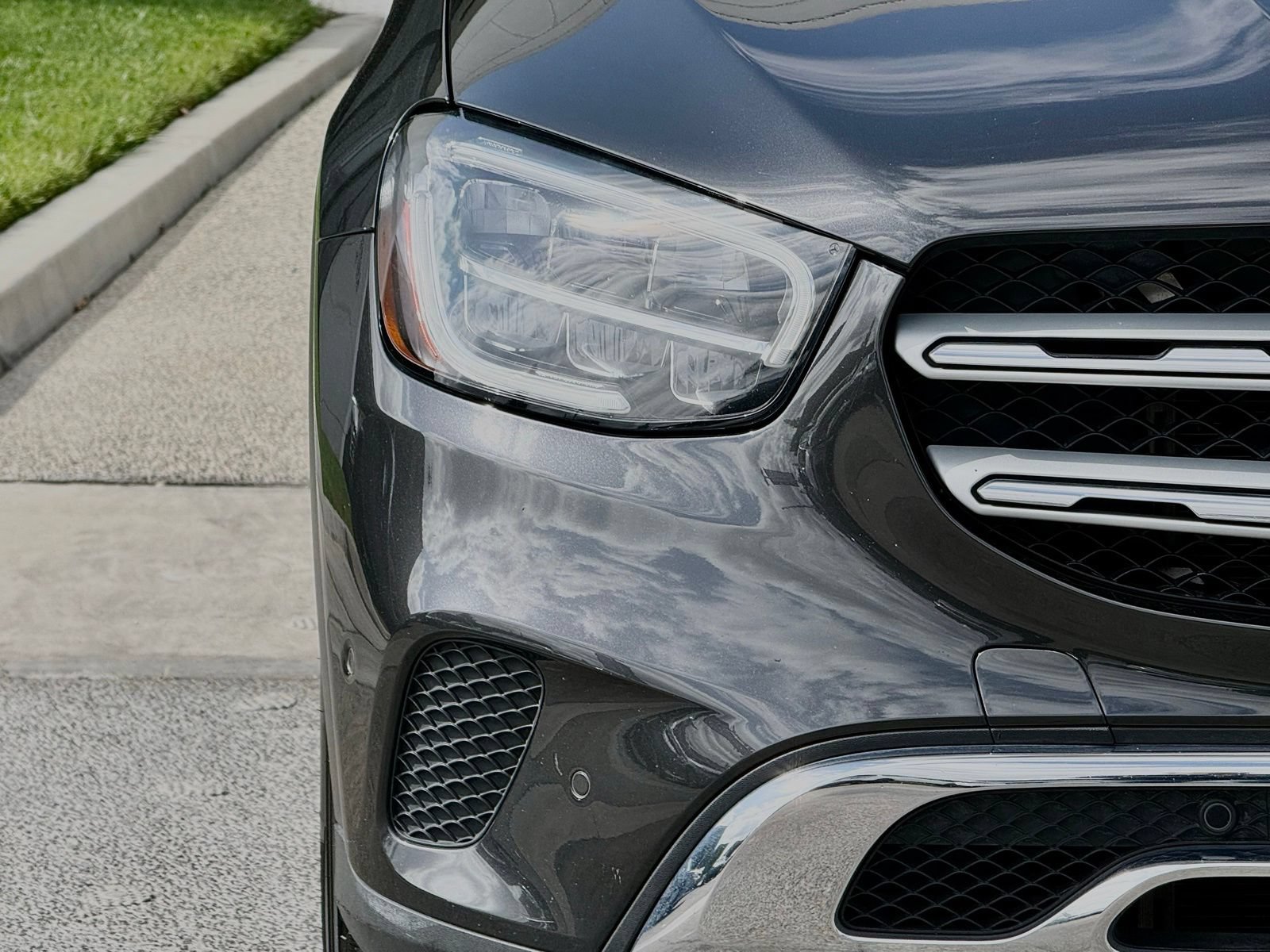 Used 2021 Mercedes-Benz GLC 300 w/ Premium Package image 7