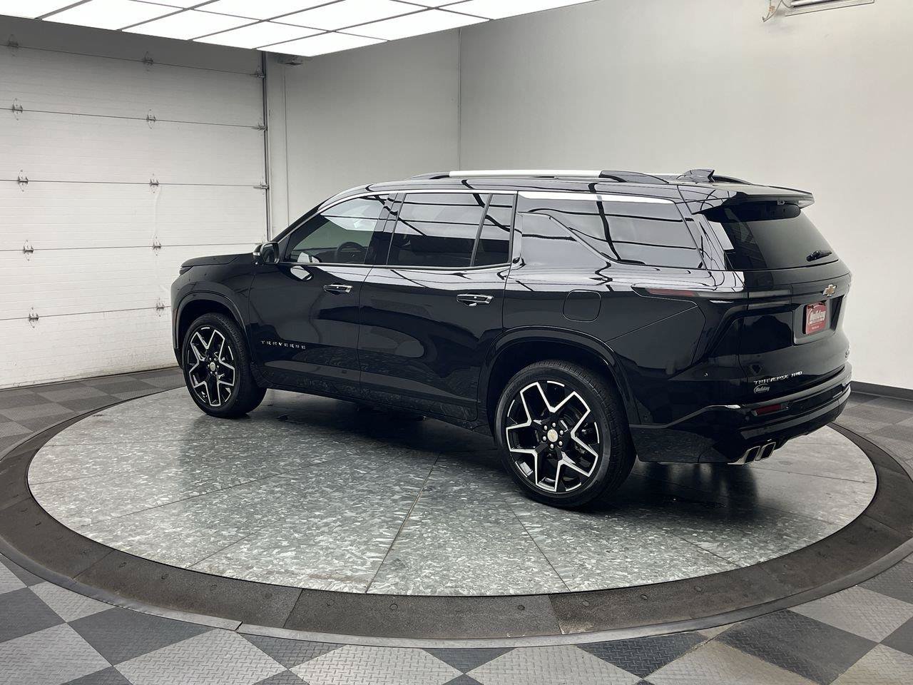 Certified 2025 Chevrolet Traverse High Country w/ LPO, Floor Liner Package AWD/4WD image 2