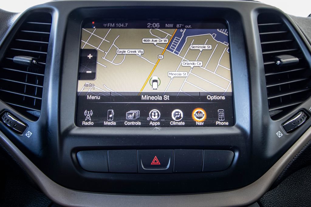 Used 2015 Jeep Cherokee Latitude w/ Cold Weather Group AWD/4WD image 41