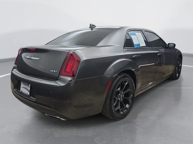 Used 2019 Chrysler 300 Touring w/ Sport Appearance Package RWD image 6