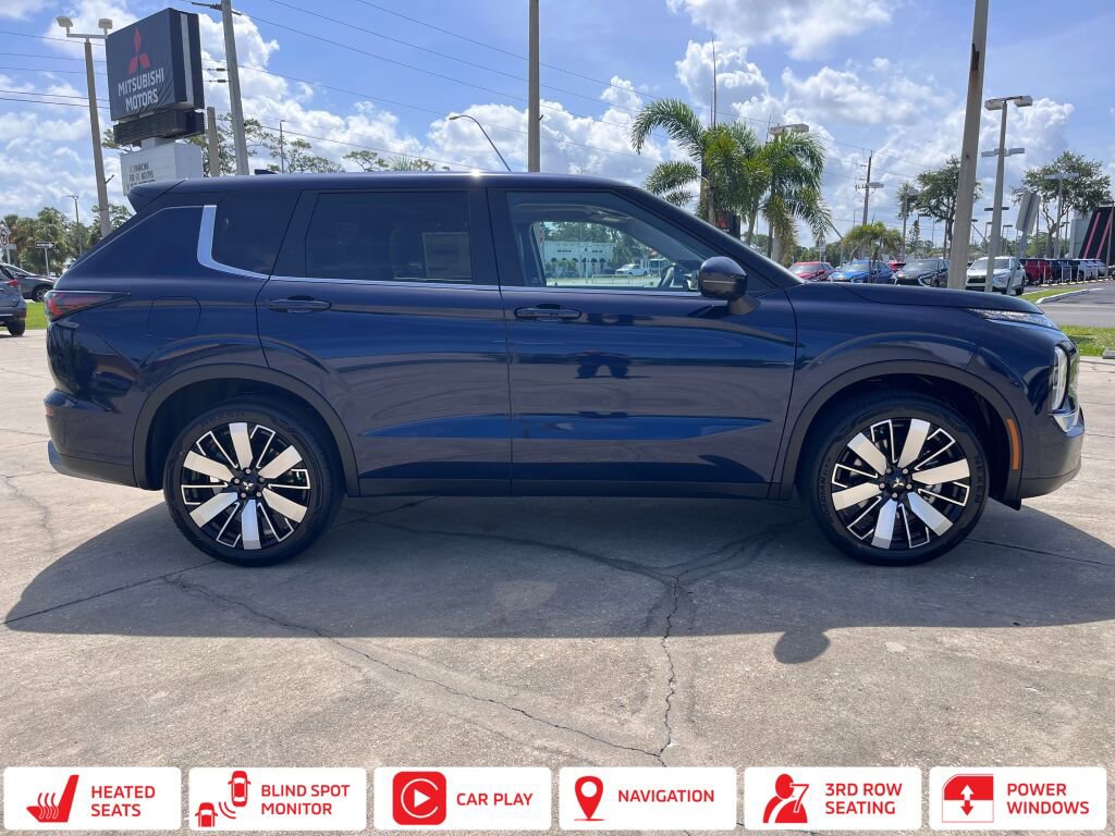 New 2025 Mitsubishi Outlander SE image 2