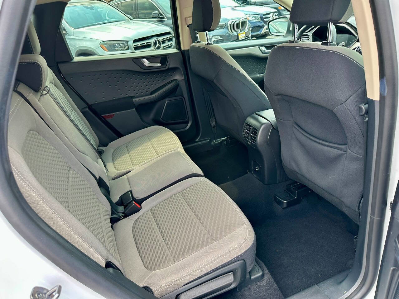 Used 2020 Ford Escape SE image 15