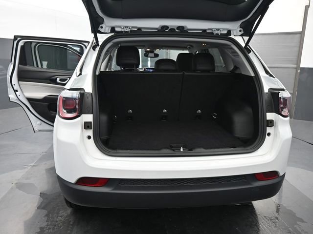 Used 2022 Jeep Compass Limited image 8
