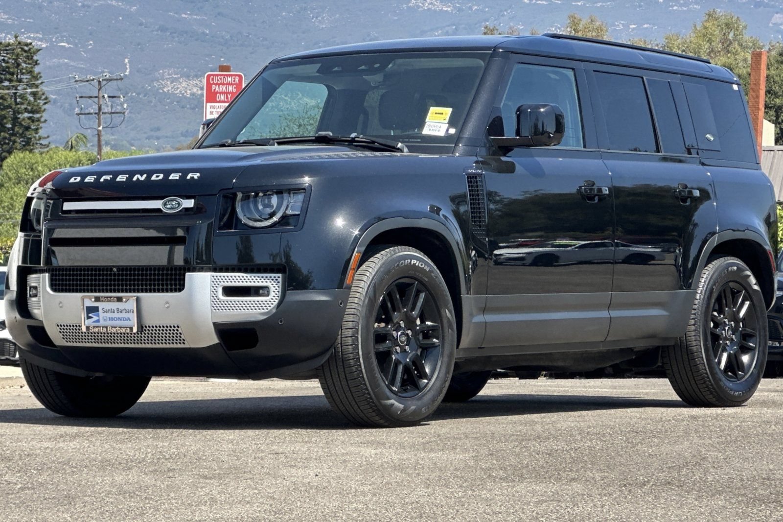 Used 2023 Land Rover Defender 110 SE AWD/4WD image 8