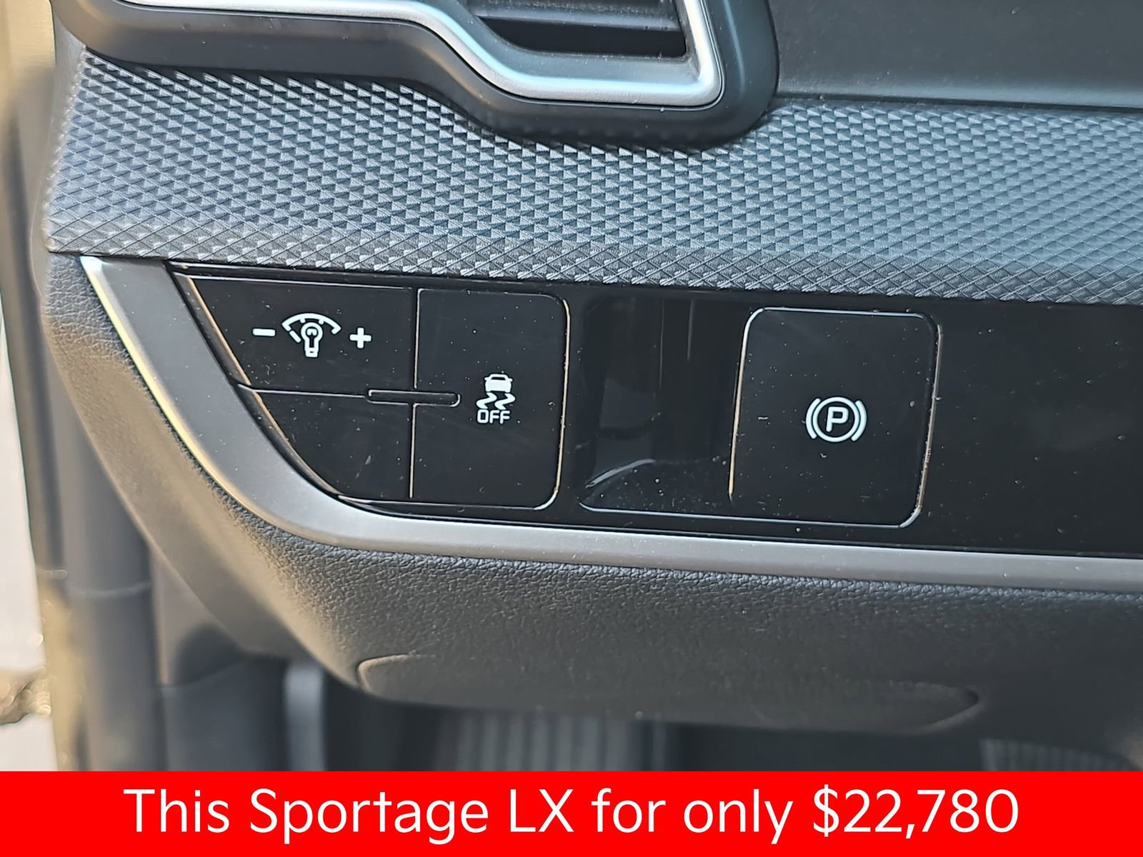 Used 2025 Kia Sportage LX FWD image 31