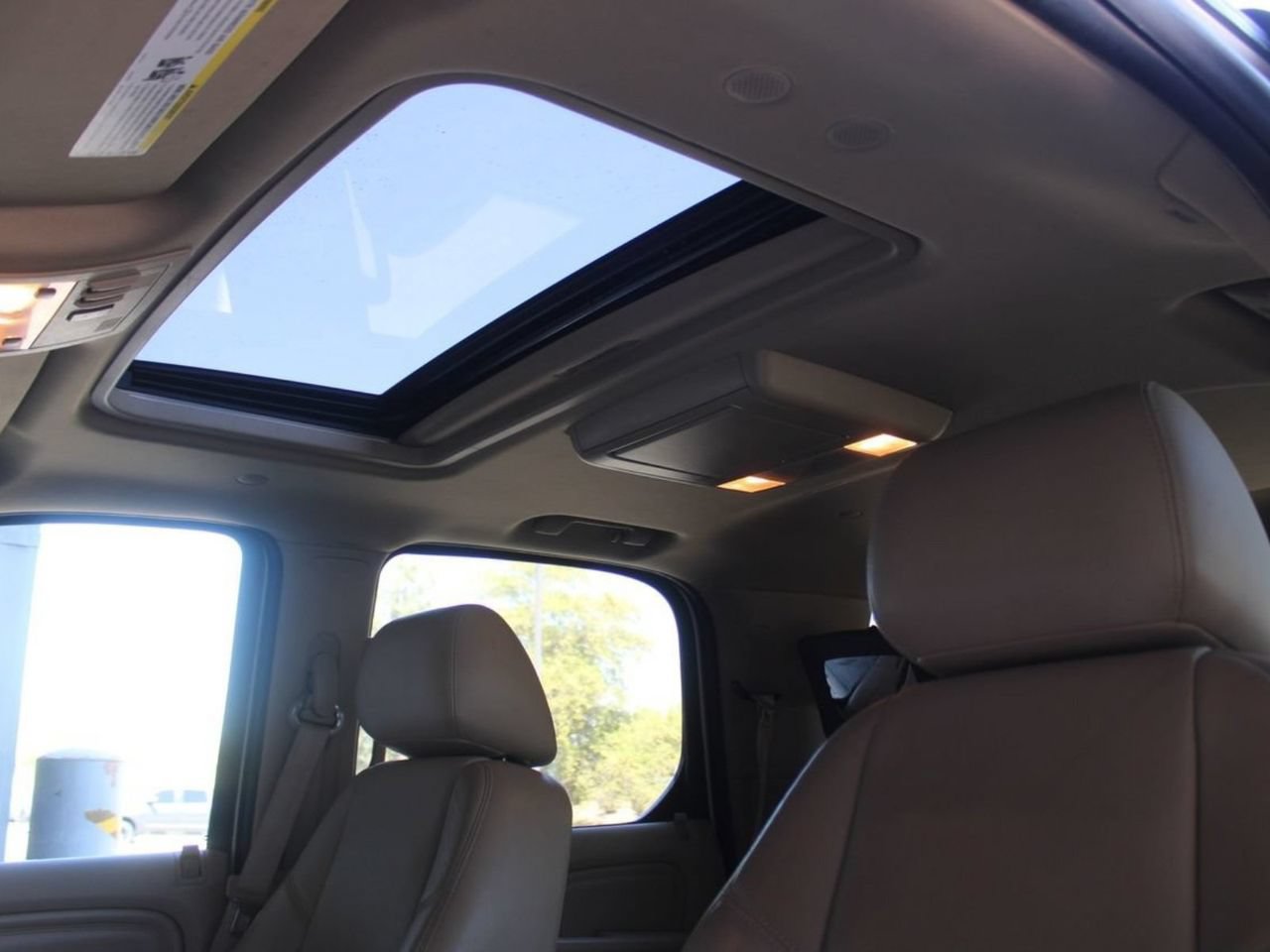 Used 2013 Cadillac Escalade Premium AWD/4WD image 25