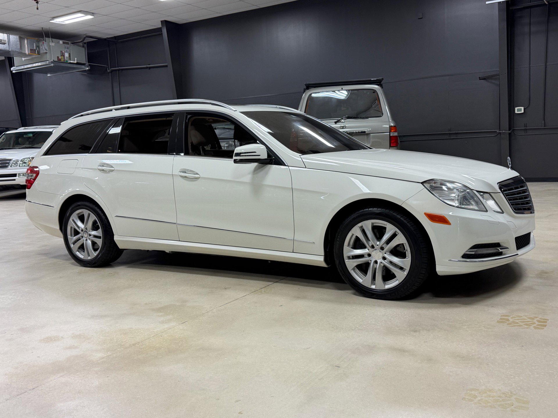 Used 2011 Mercedes-Benz E 350 4MATIC Wagon image 7