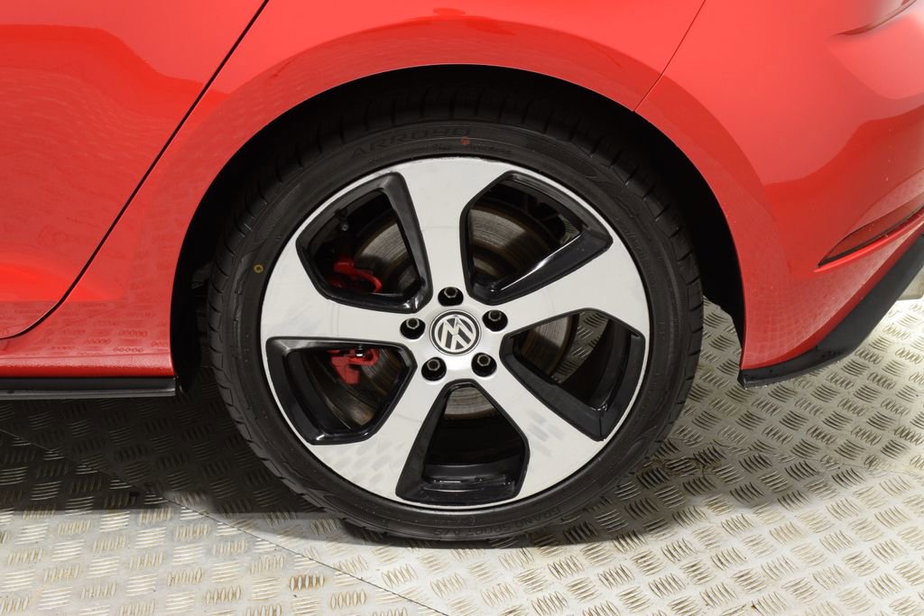 Used 2020 Volkswagen GTI SE FWD image 39
