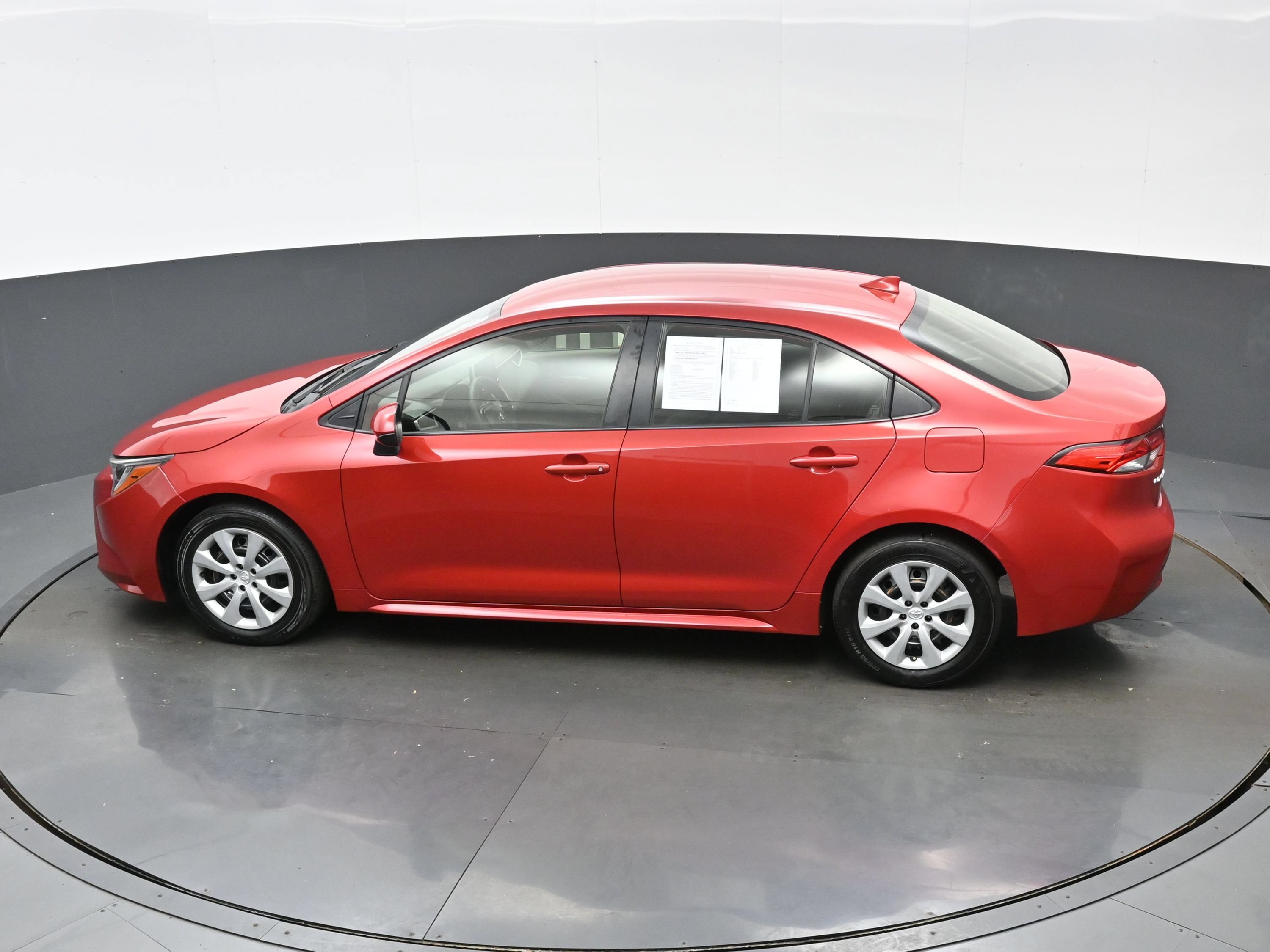 Used 2021 Toyota Corolla LE FWD image 32