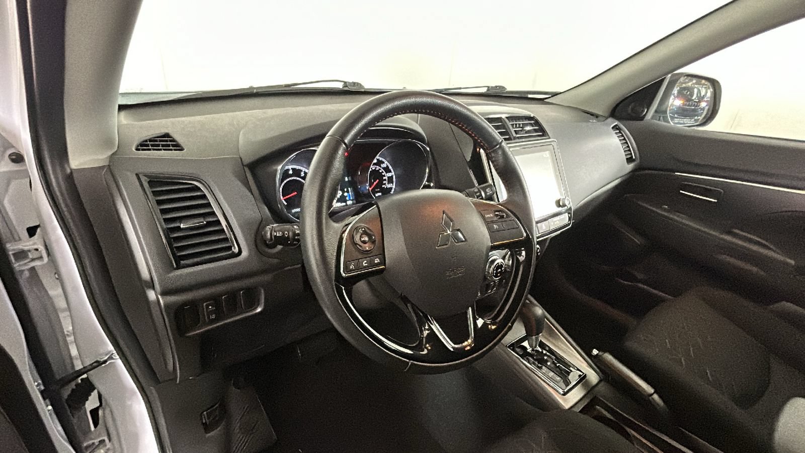 Used 2025 Mitsubishi Outlander Sport LE AWD/4WD image 14