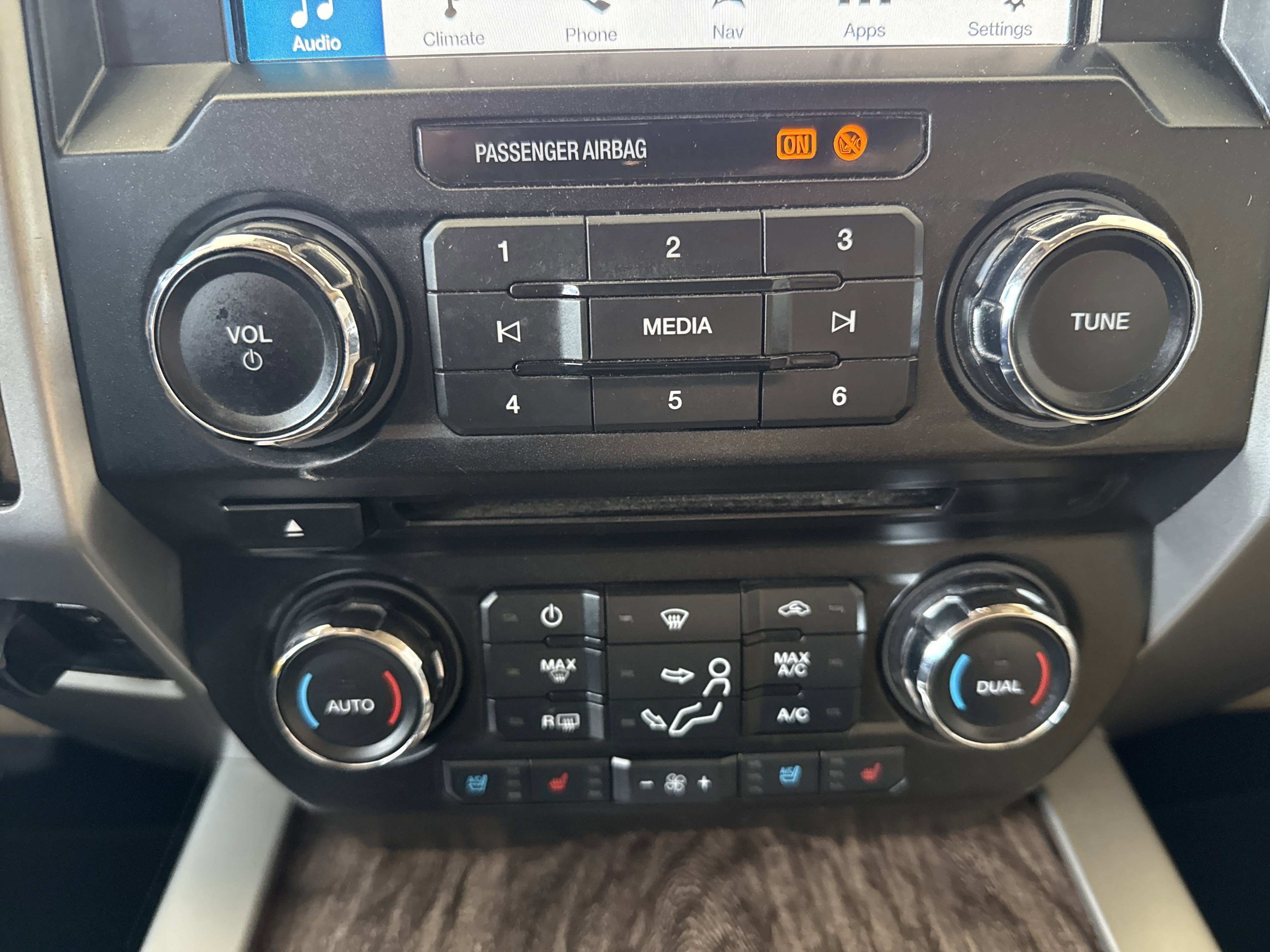 Used 2018 Ford F250 Lariat w/ Lariat Value Package AWD/4WD image 31