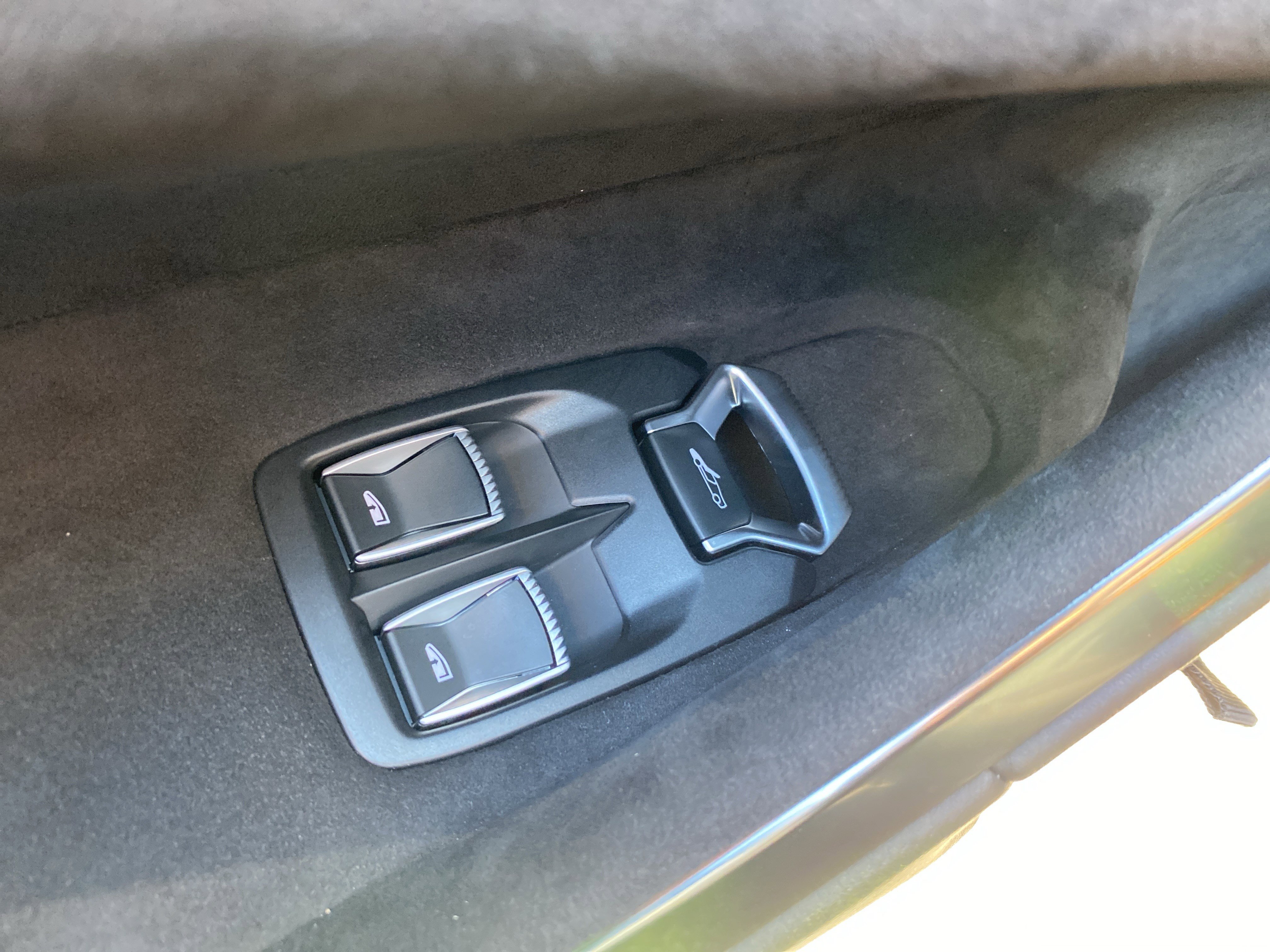 Used 2025 McLaren Artura Spider image 23