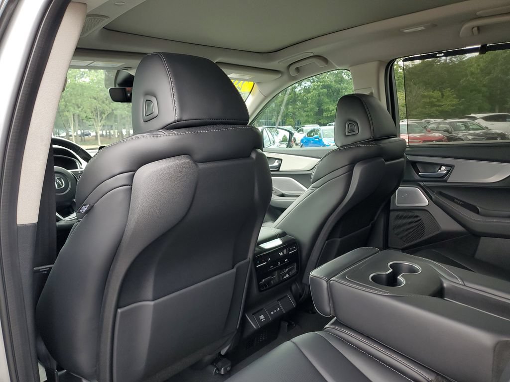 Certified 2026 Acura MDX w/ Technology Package FWD image 12