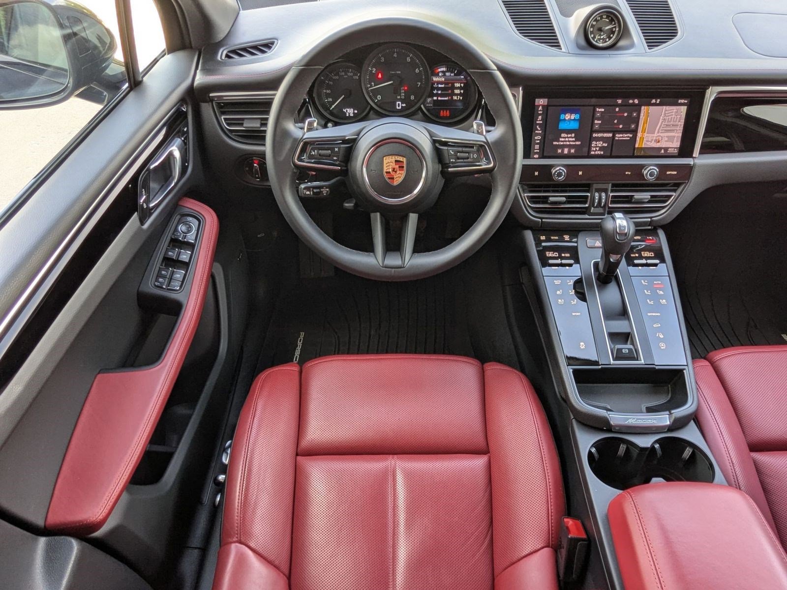 Certified 2025 Porsche Macan image 14