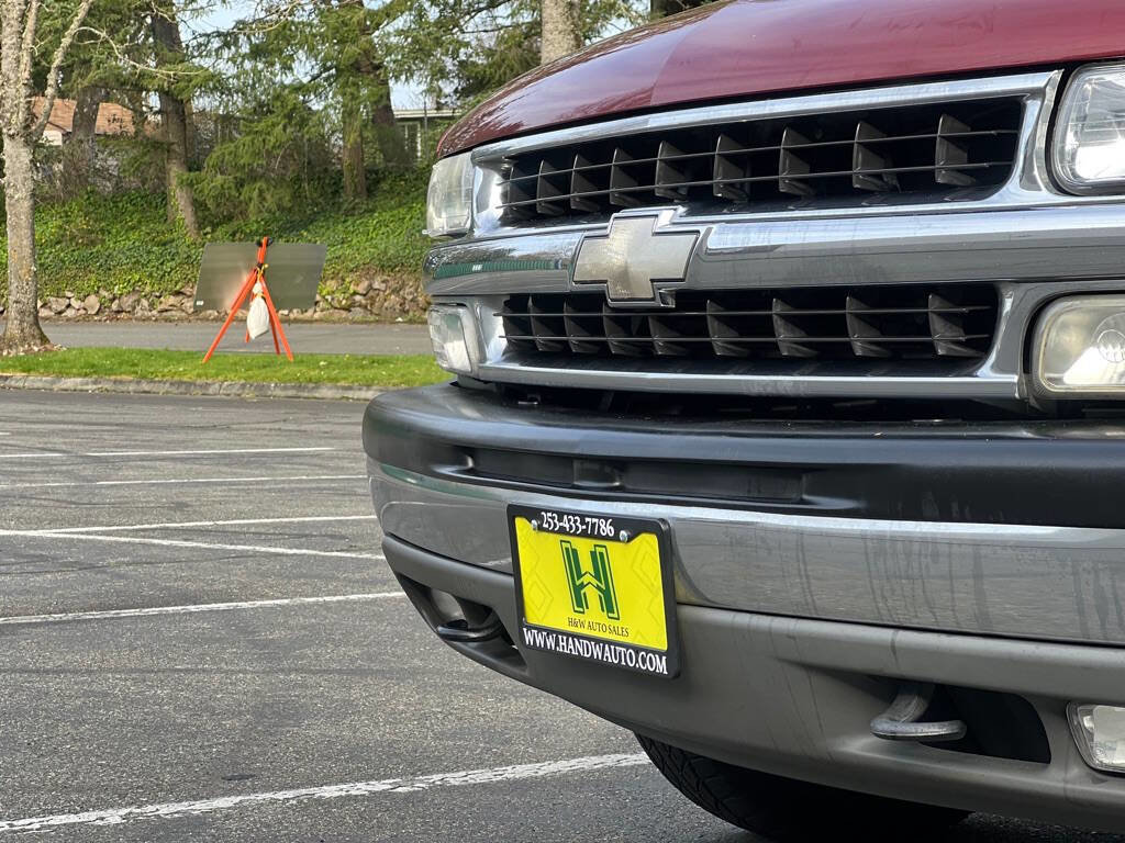 Used 2002 Chevrolet Tahoe LS w/ 3rd Row Seat Pkg image 18